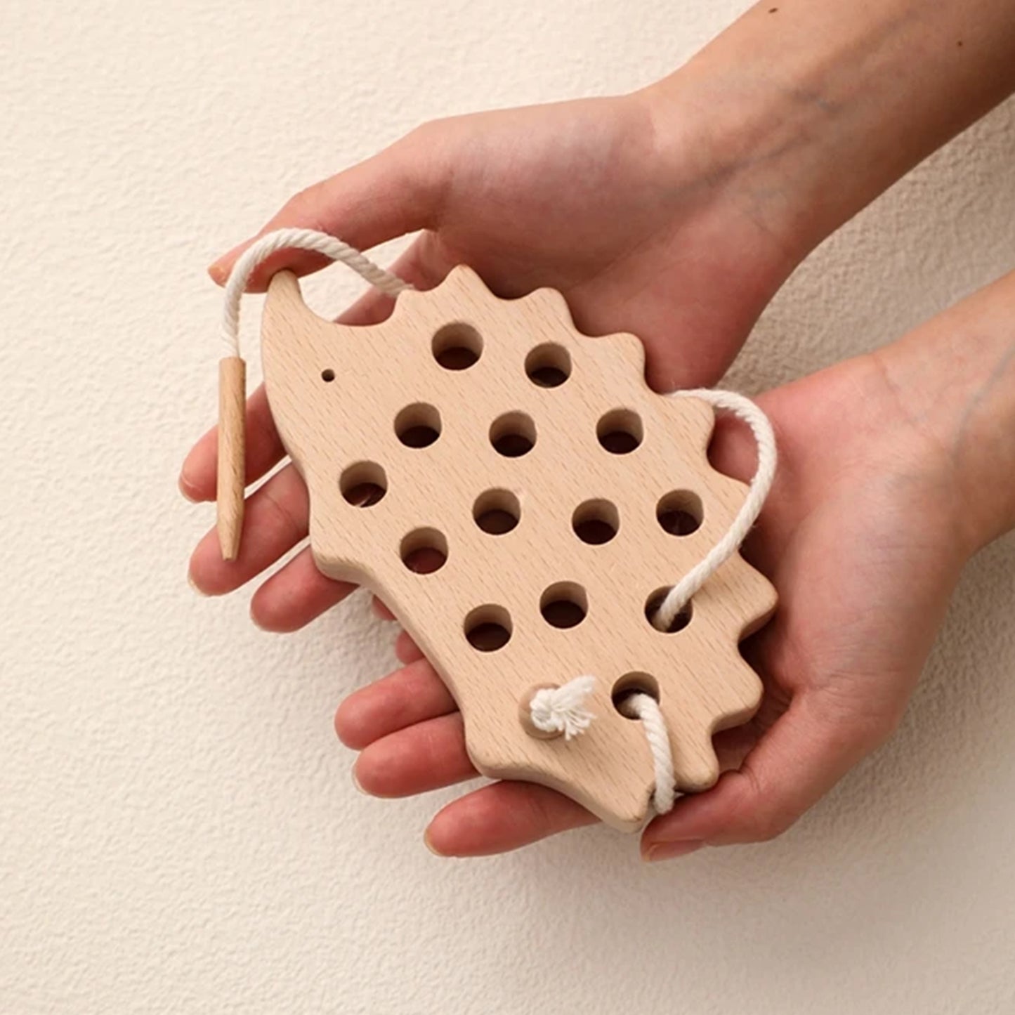 Jessruly® Wooden Busy Board – Open-Ended Montessori Lacing Toy with Beech Wood Beads & Activity Board Parts for Early Learning & Special Education