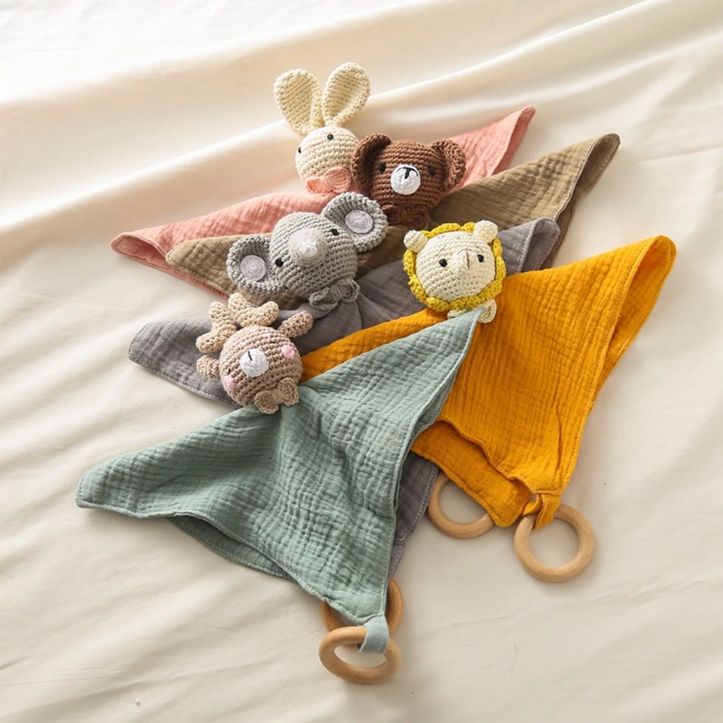 Jessruly® Doudou en mousseline de coton biologique – Couverture douce et réconfortante avec animal en crochet et anneau de dentition en bois, adorable jouet sensoriel et compagnon apaisant