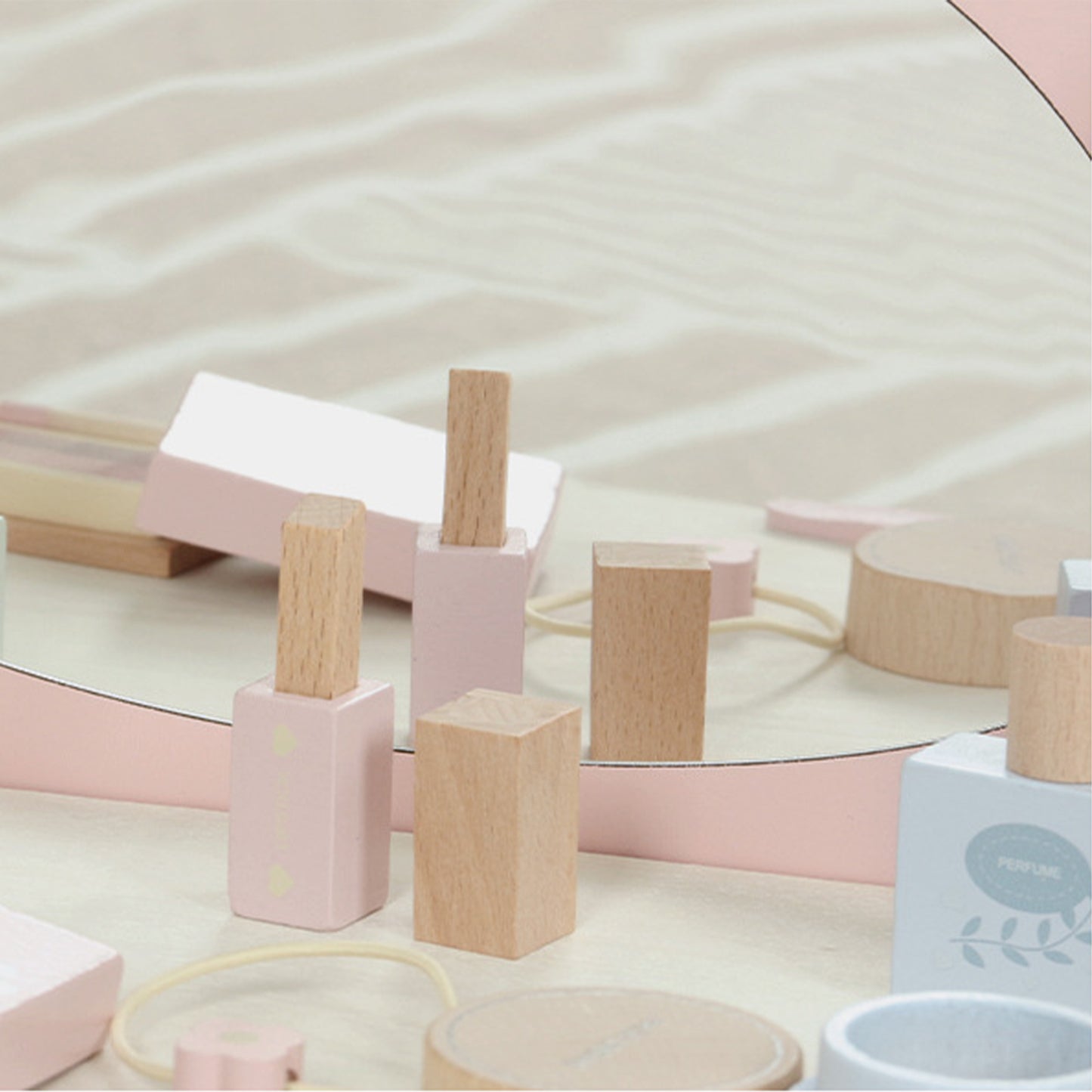 Jessruly® Wooden Makeup Play Set – Pretend Vanity Studio with Realistic Accessories, Creative Dress-Up Role-Play & Imaginative Pretend Play Kit